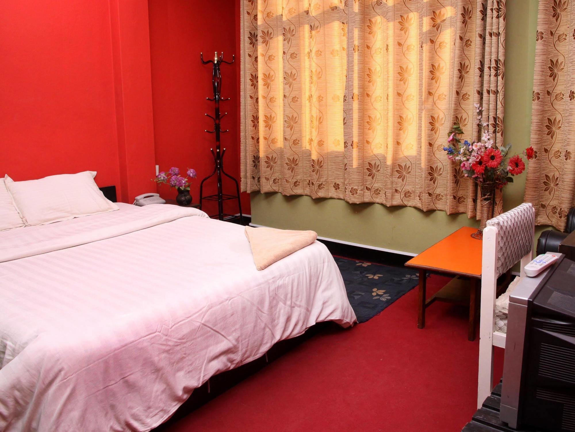 Hotel Silver Home Katmandu Dış mekan fotoğraf